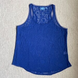 Never worn gorgeous Vera Wang top! 💙